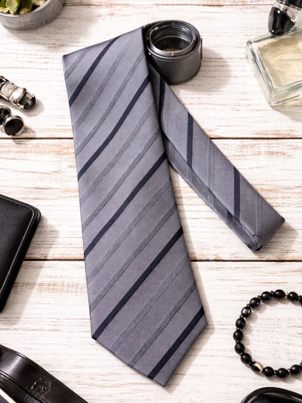 Men's Daniel Craig Designer Tie Gray Stripes 100% Silk Made in Italy. Vintage.